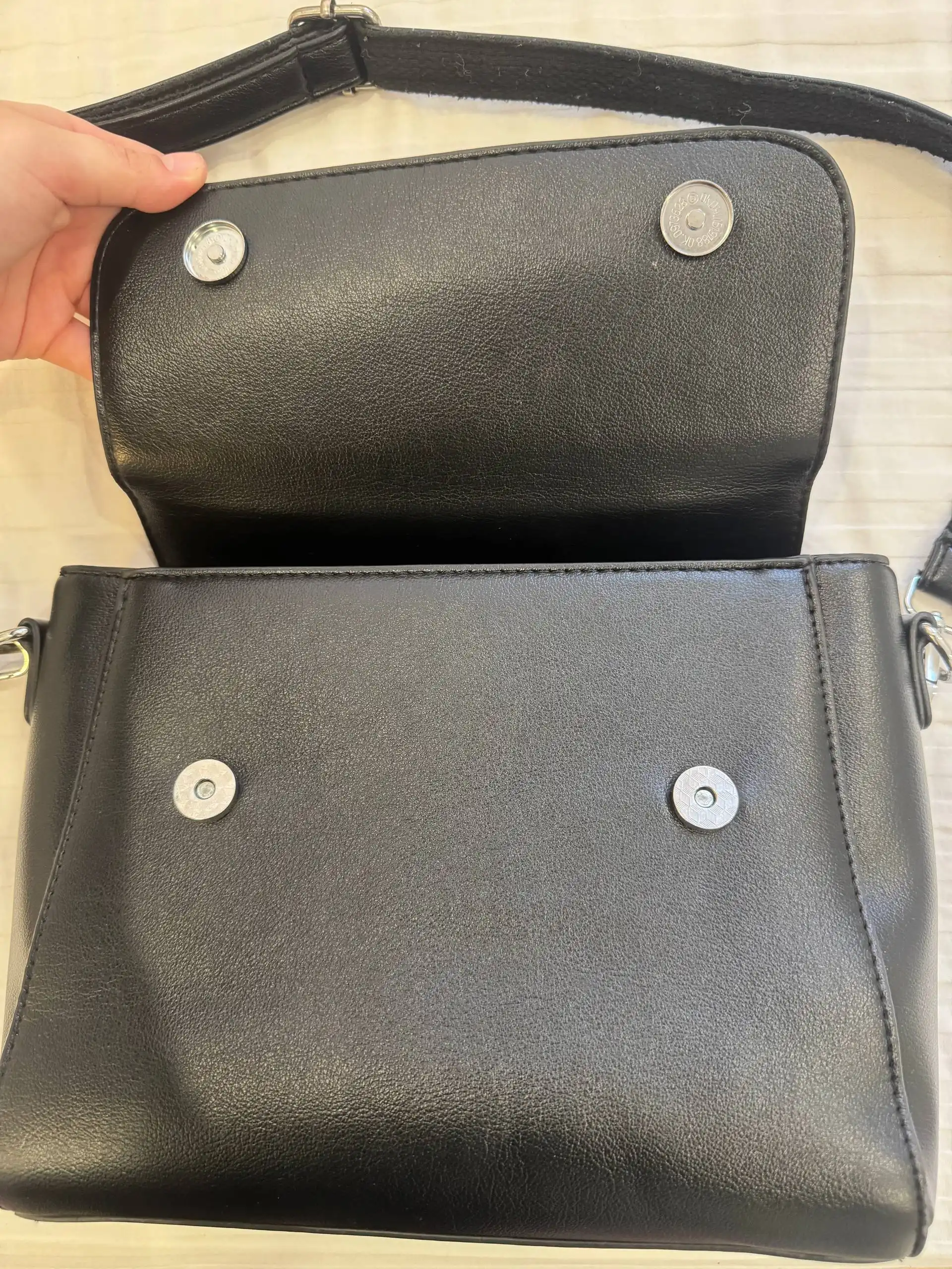 Сумка черная почти новая - Барахолка в Москва