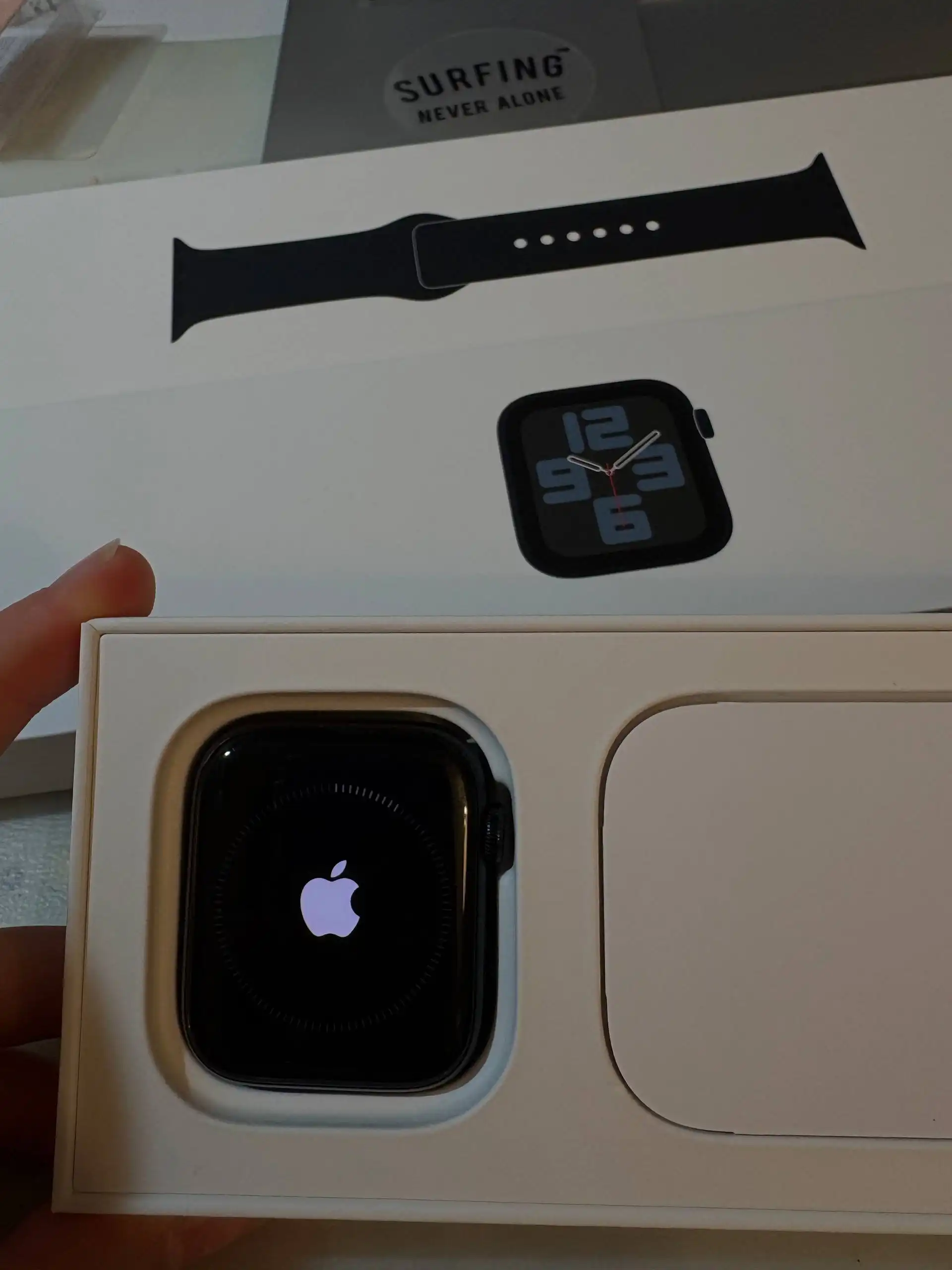Apple Watch SE 2nd Gen 44mm с ремешком и коробкой - Часы и браслеты (Электроника) в Москва