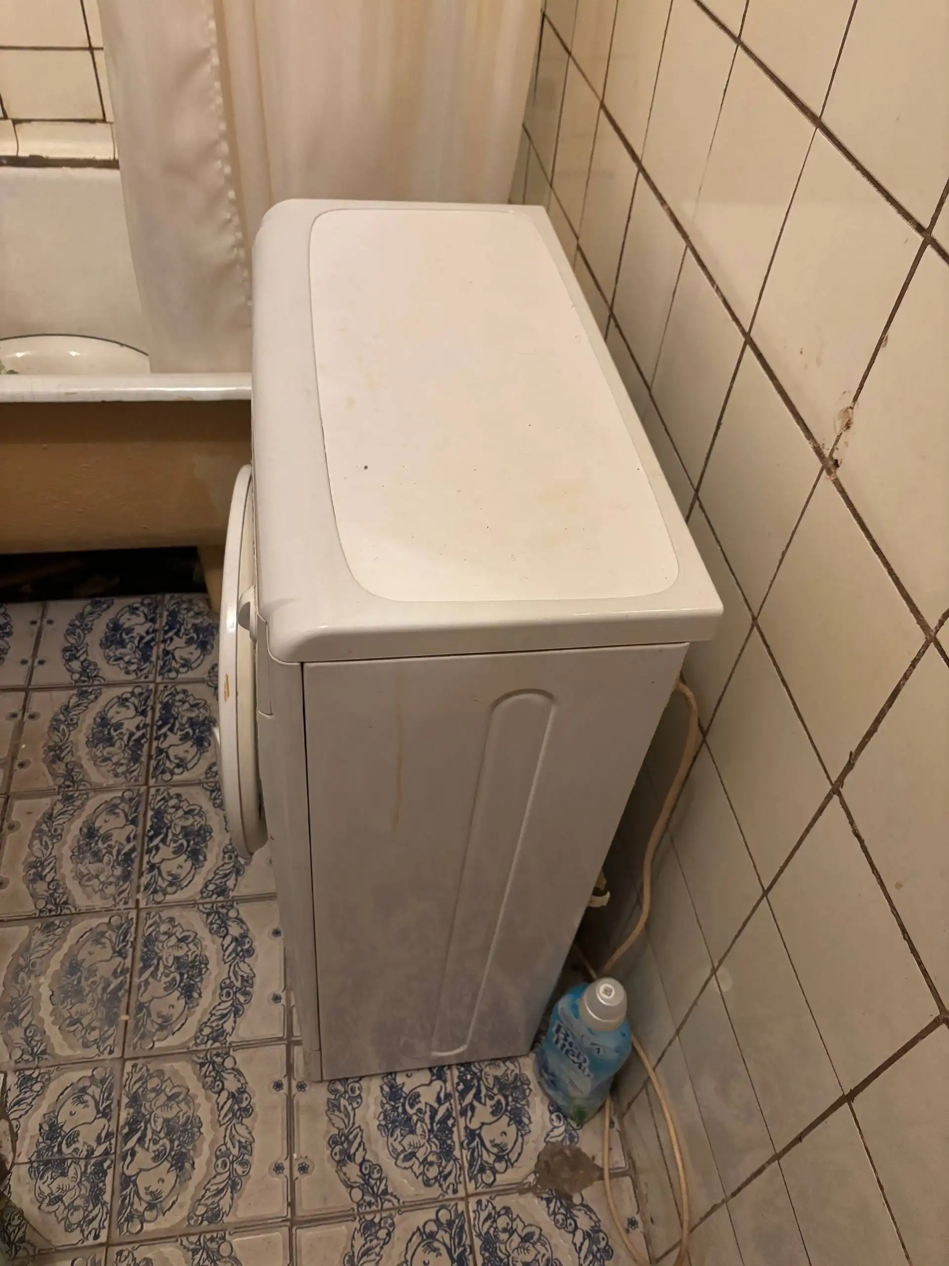 Продажа рабочей стиральной машины в хорошем состоянии - Барахолка в Москва