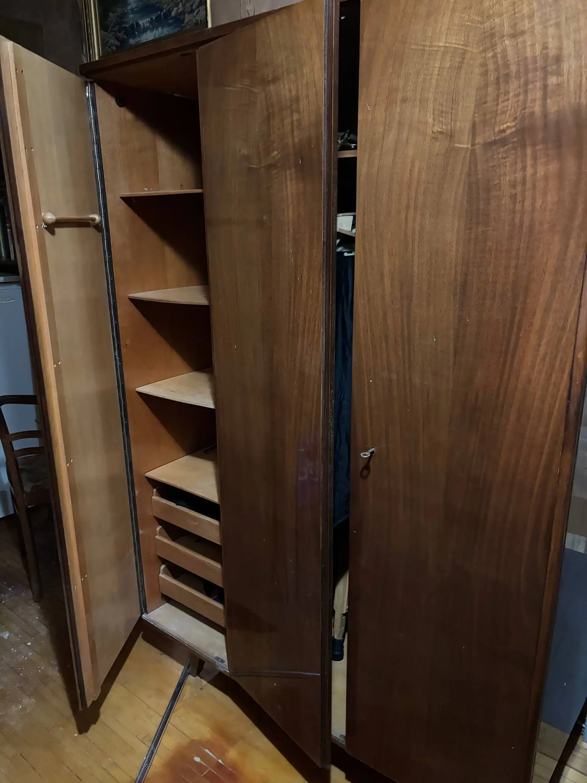 Шкаф для вещей отдам даром - Барахолка в Москва