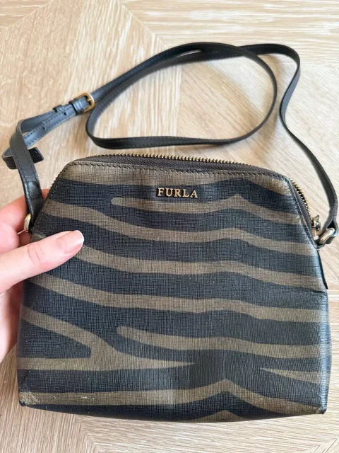 Продам сумочку Furla Б/у - Подарки в Москва