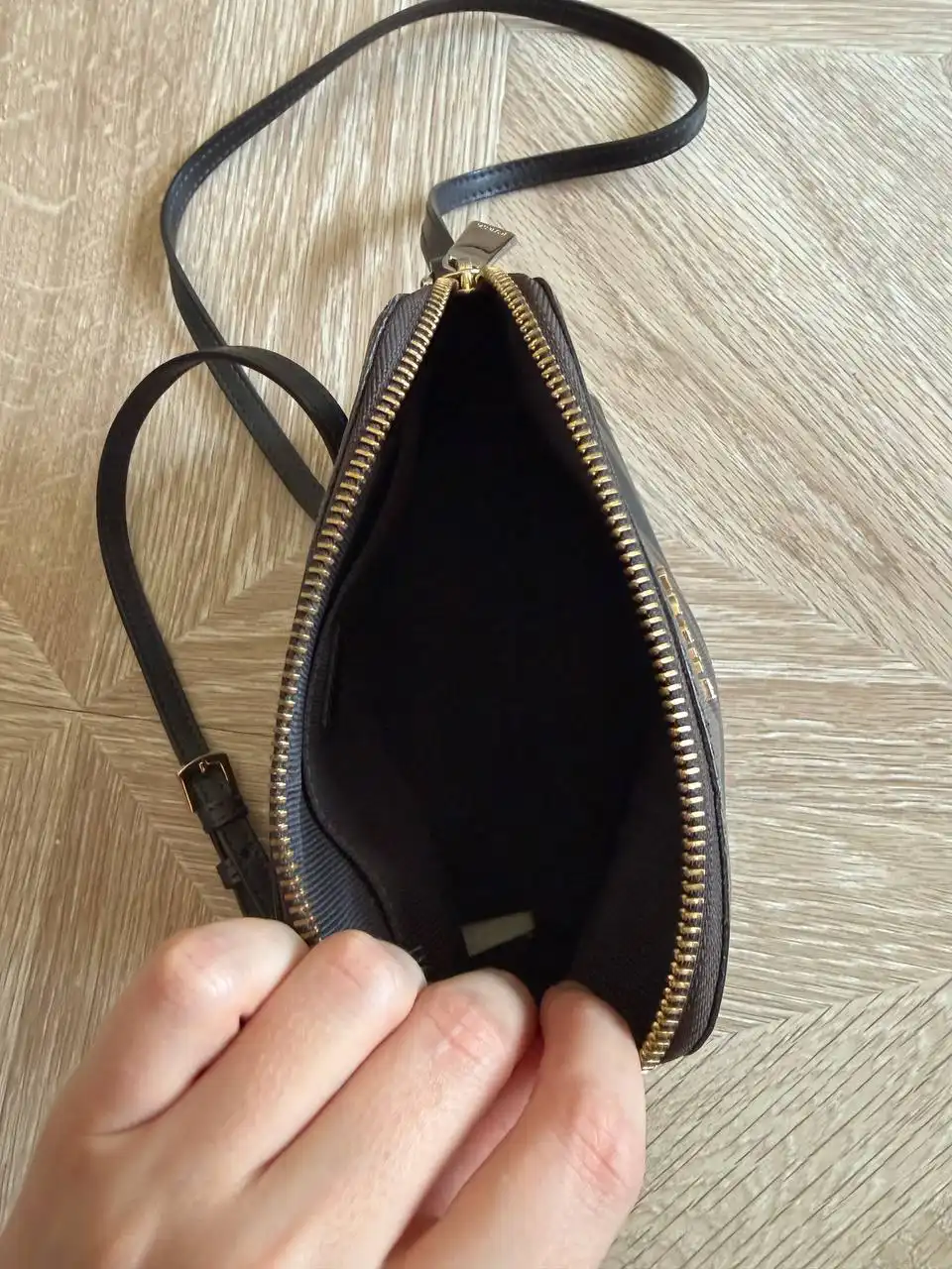 Продам сумочку Furla Б/у - Аксессуары (Барахолка) в Москва