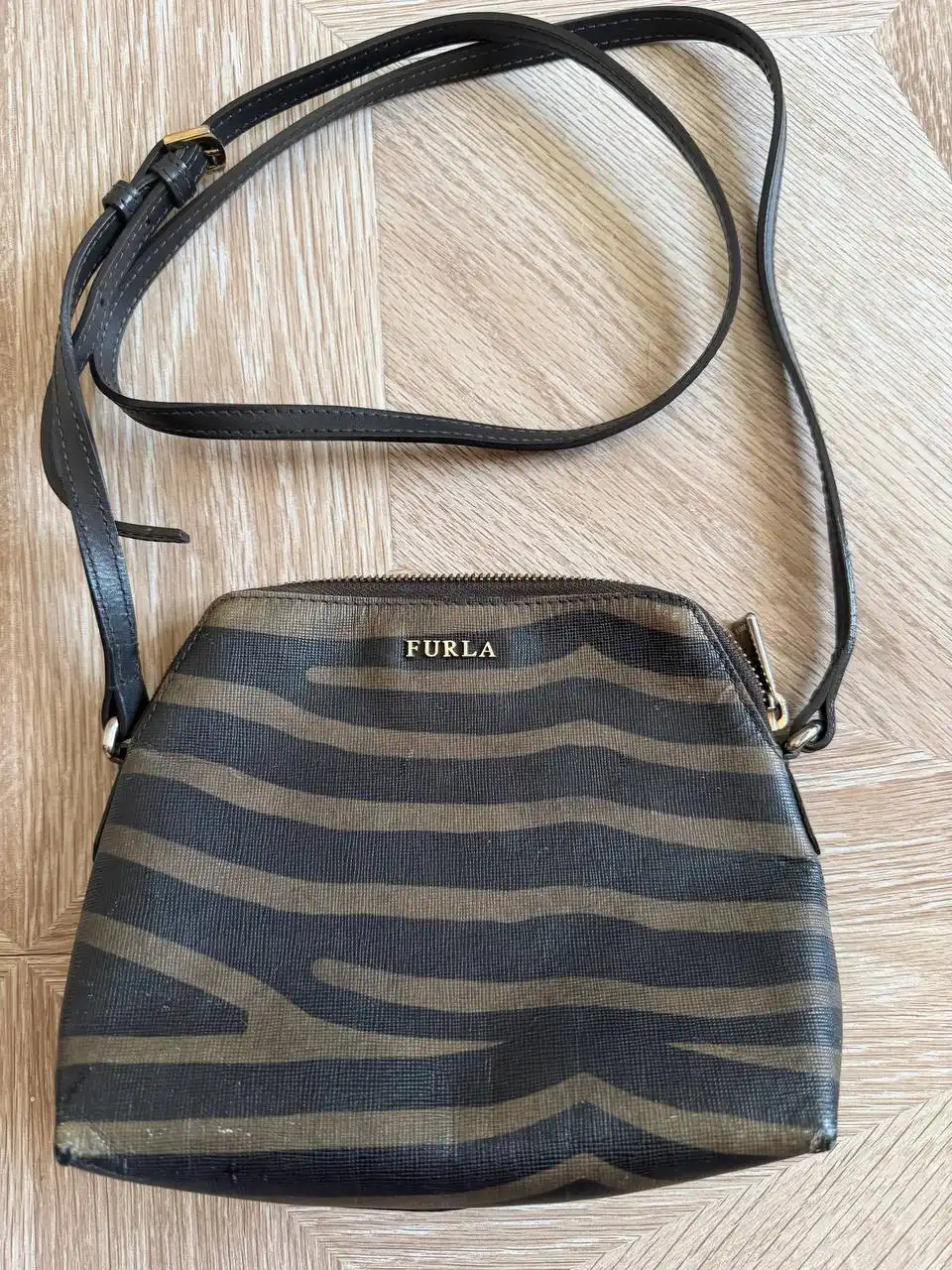 Продам сумочку Furla Б/у - Аксессуары (Барахолка) в Москва