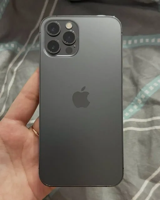 Продам iPhone 12 Pro 256гб - Компьютерные комплектующие и аксессуары в Москва