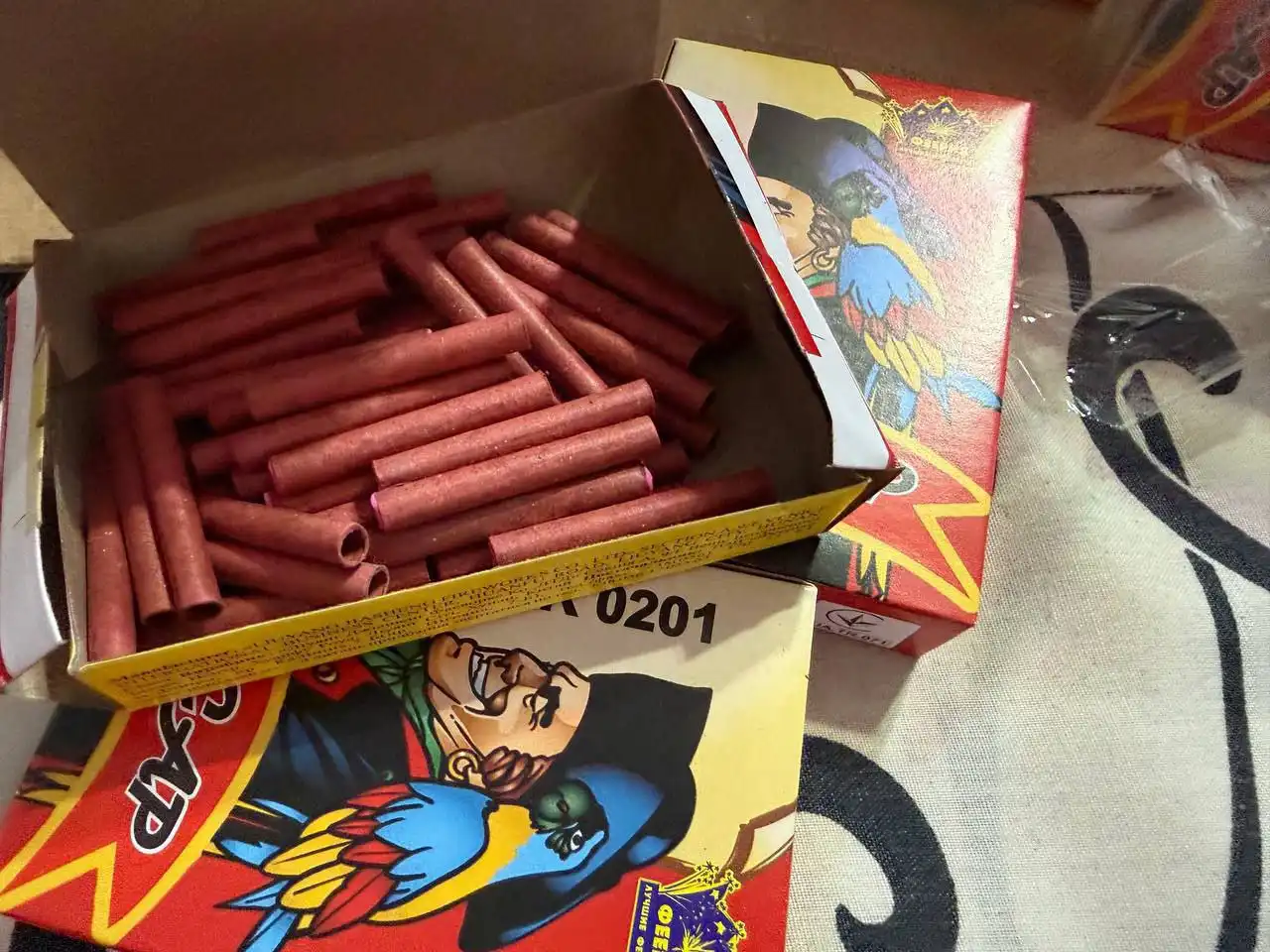 Продажа петард и лего - Хобби и отдых в Москва