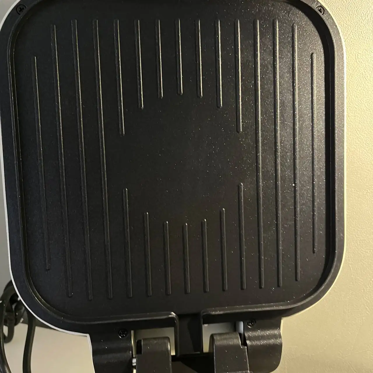 Продам новый электрогриль с небольшим дефектом - Кухонная техника (Электроника) в Москва