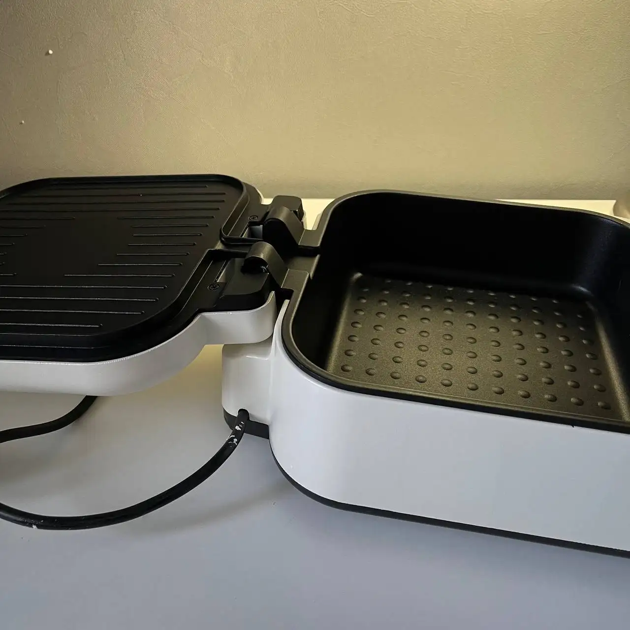 Продам новый электрогриль с небольшим дефектом - Кухонная техника (Электроника) в Москва