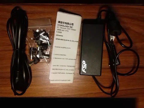 Продам сетевое зарядное устройство FSP NB V65 - Игровые аксессуары в Москва