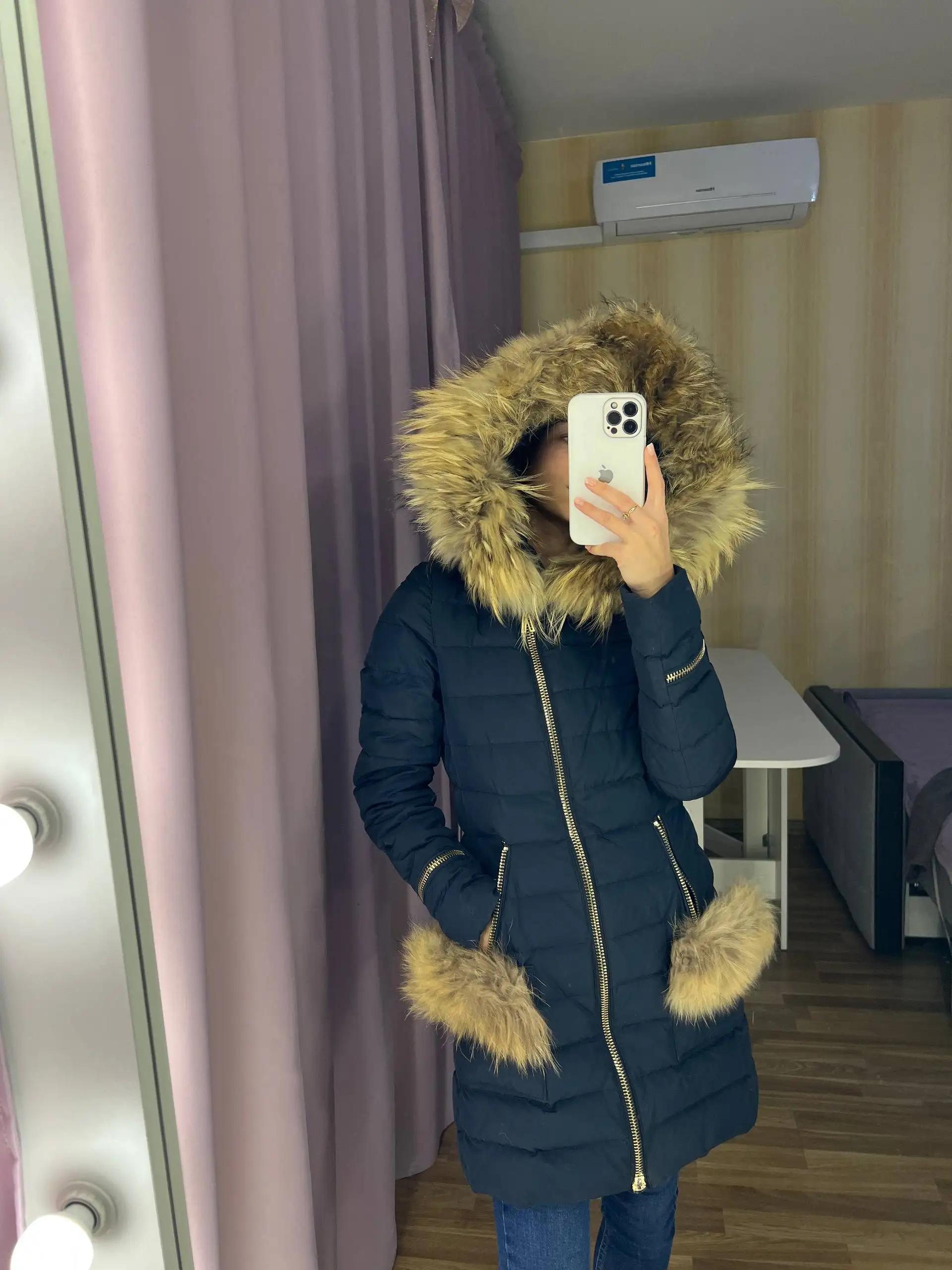 Пуховик с натуральным мехом песца - Верхняя одежда (Одежда) в Москва