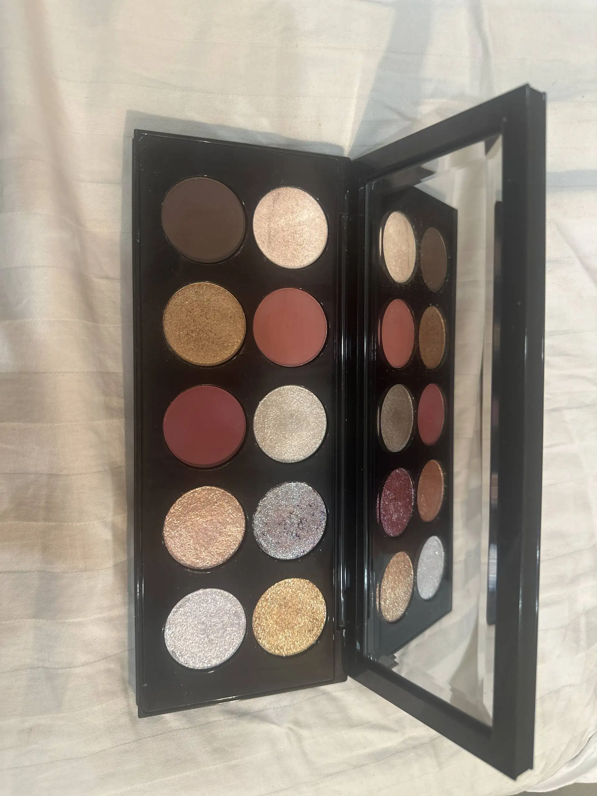 Продажа палетки теней - Косметика (Красота и здоровье) в Москва