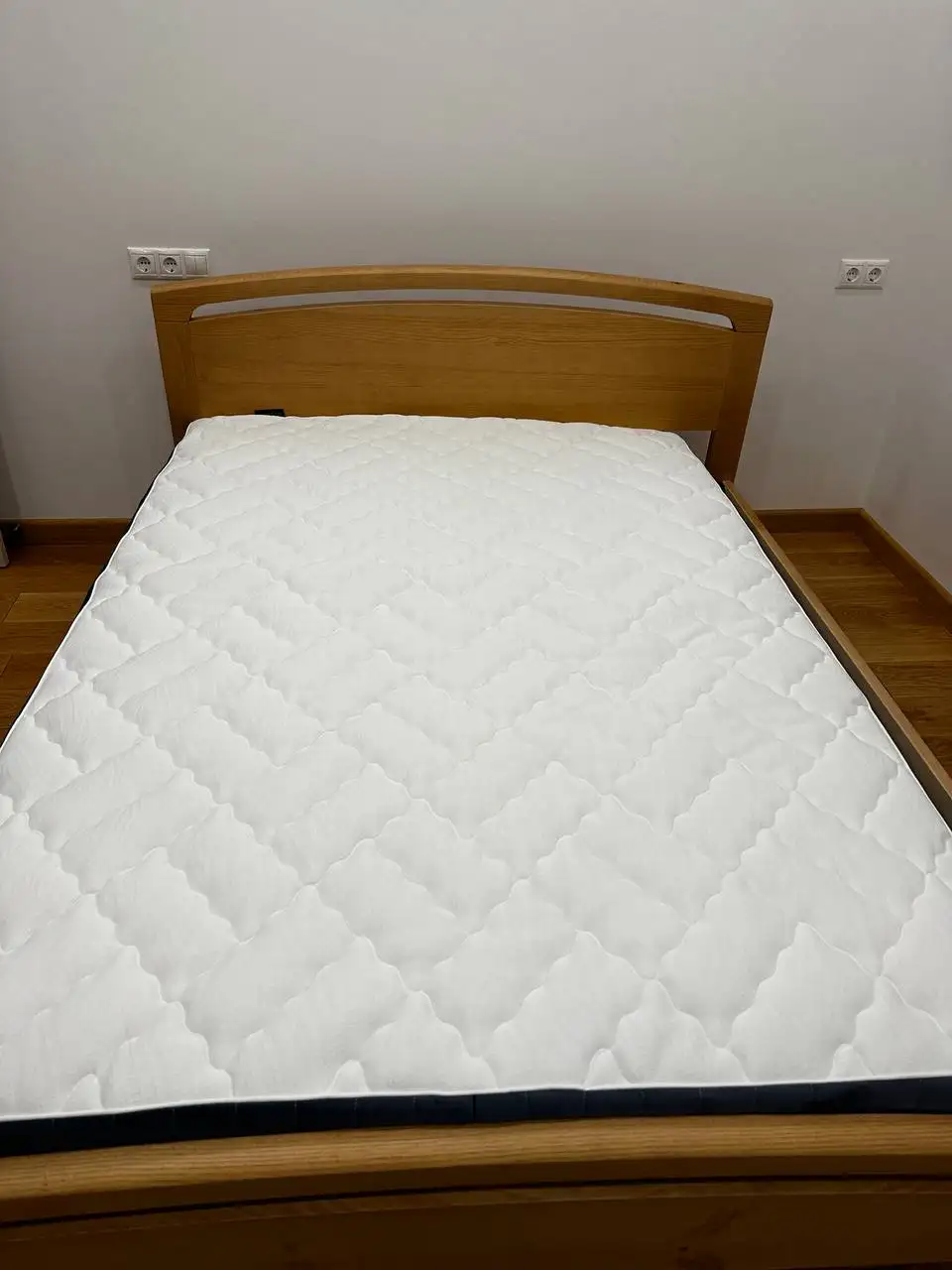 Продам матрас Buyson BuyLuxe новый 140x200 - Мебель (Барахолка) в Москва