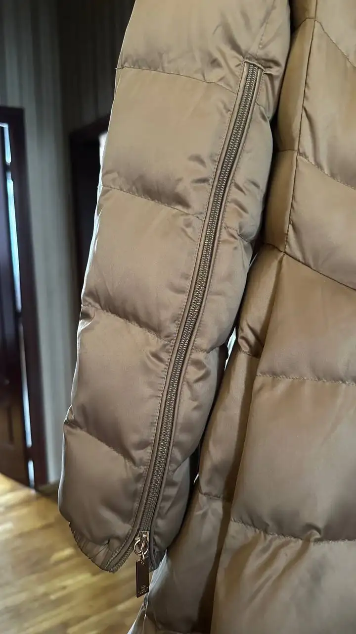 Пуховик Elisabetta Franchi Италия размер 42-44 - Верхняя одежда (Одежда) в Москва