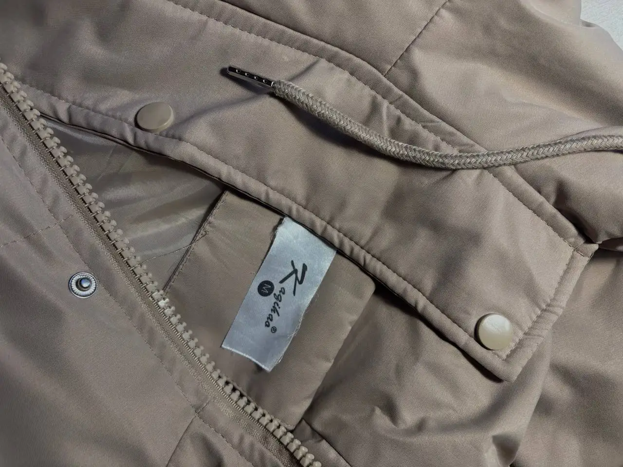 Продам женскую демисезонную куртку - Верхняя одежда (Одежда) в Москва