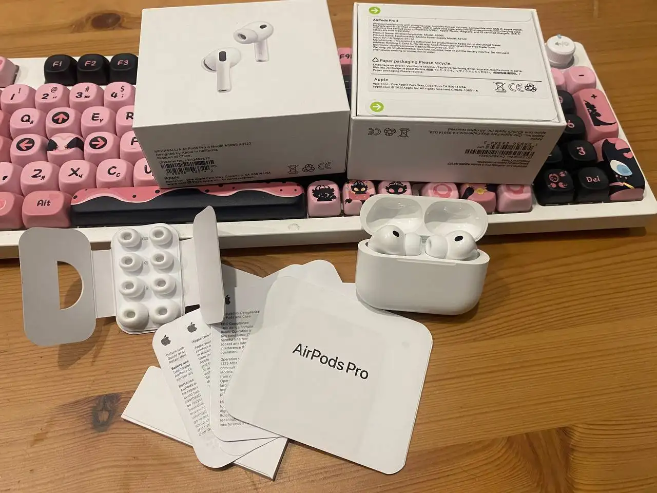 Наушники и часы Apple - Электроника в Москва