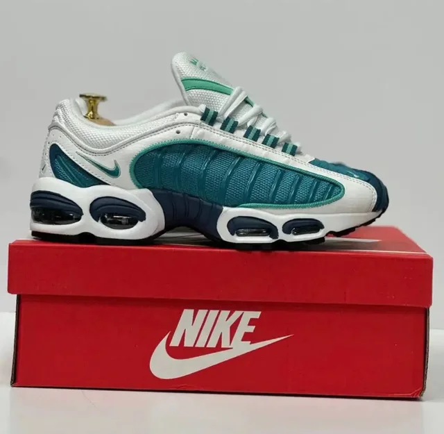 Продам Nike Air Max Tailwind - Историческая одежда в Москва