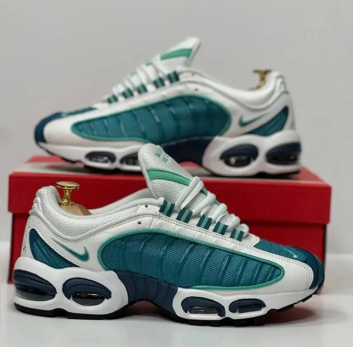 Продам Nike Air Max Tailwind - Обувь (Одежда) в Москва