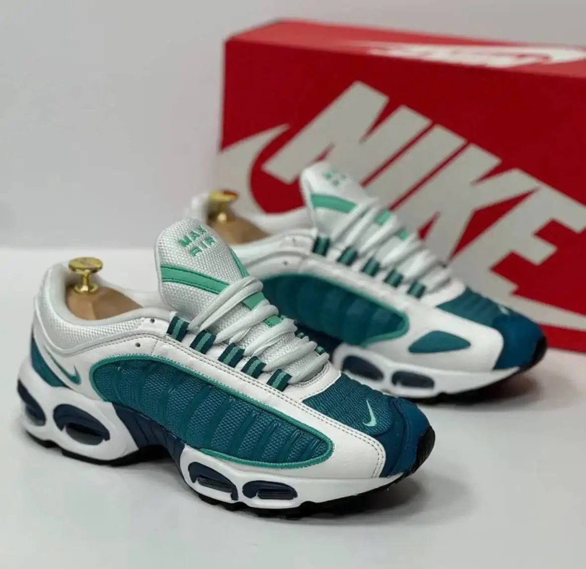 Продам Nike Air Max Tailwind - Обувь (Одежда) в Москва