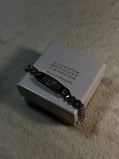 Продам Новый Браслет Maison Margiela - Канцелярия в Москва