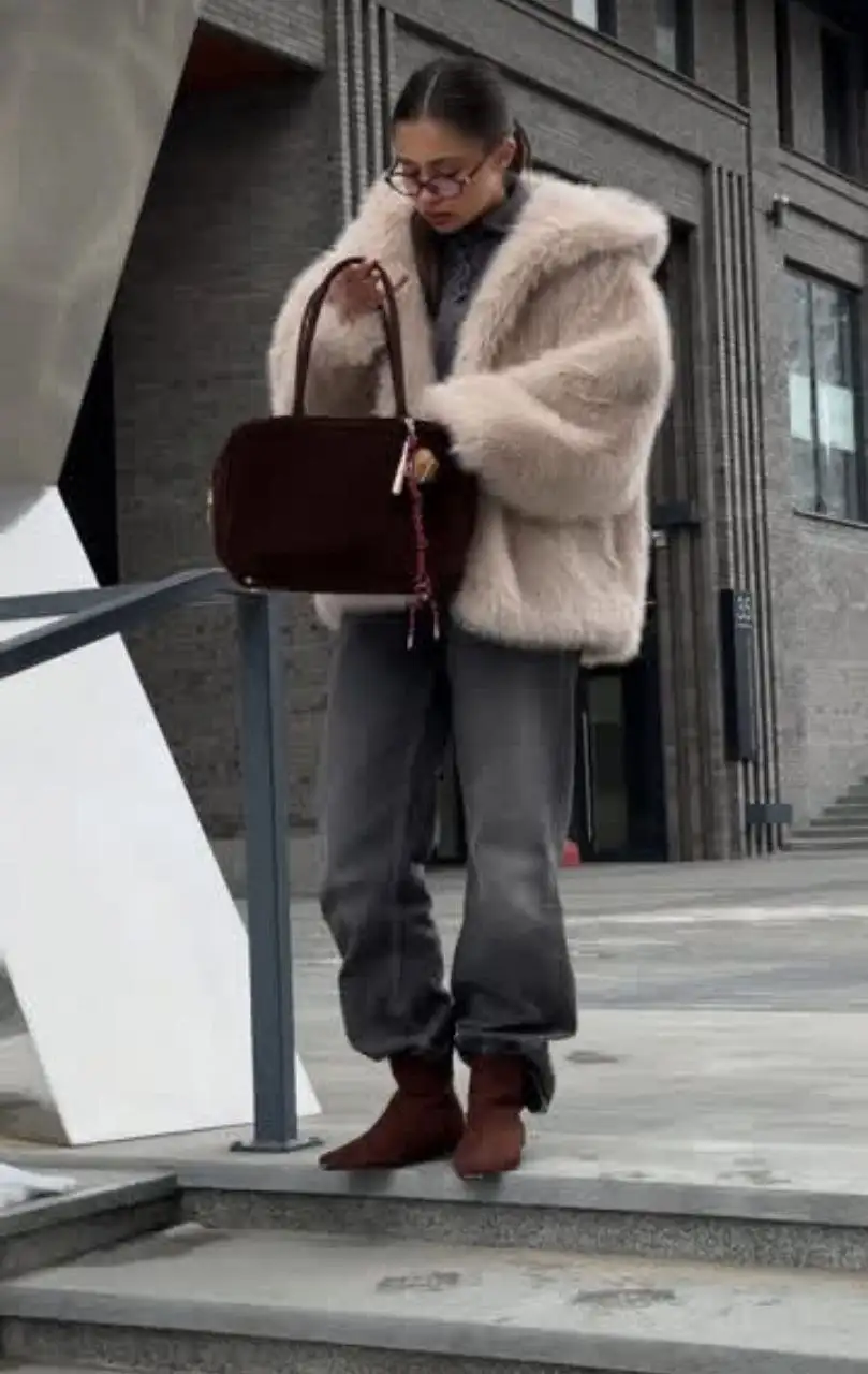 Продам шубу из экомеха, размер М - Верхняя одежда (Одежда) в Москва