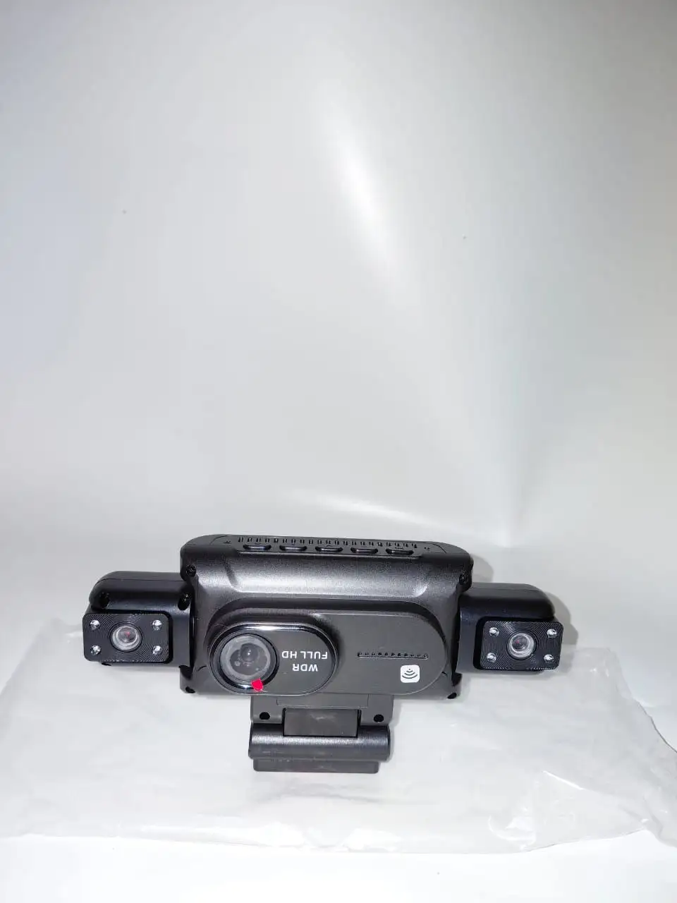 Автомобильный видеорегистратор с 4 объективами и функцией Wi-Fi - Автомобильная электроника (Электроника) в Москва