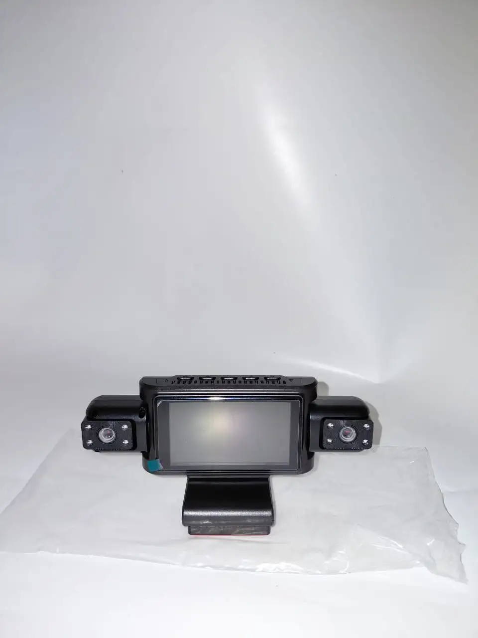 Автомобильный видеорегистратор с 4 объективами и функцией Wi-Fi - Автомобильная электроника (Электроника) в Москва