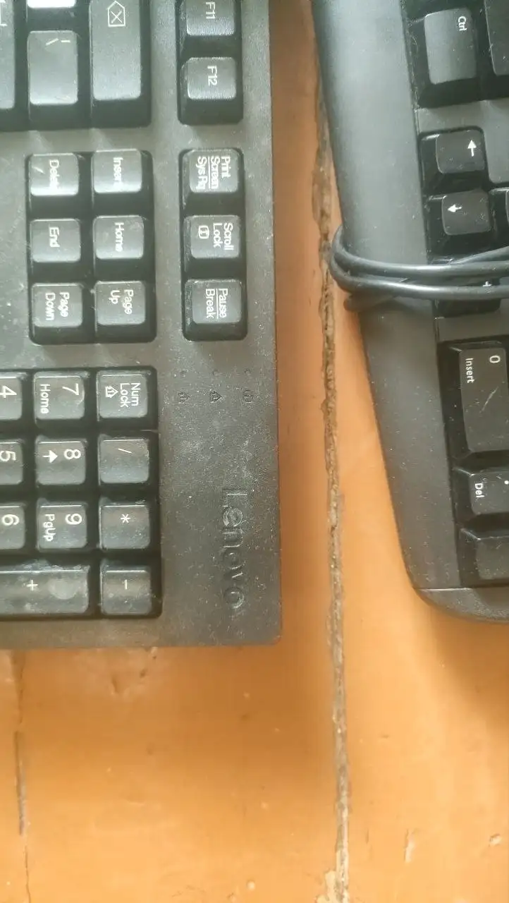 Клавиатуры Logitech и Lenovo отдам даром - Компьютерная периферия (Электроника) в Москва