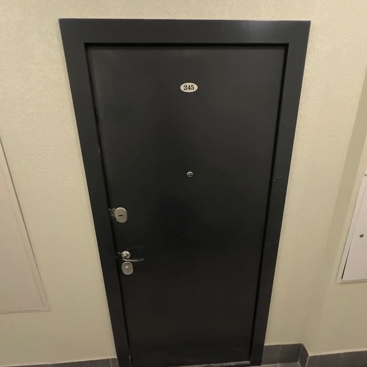 Продам входную дверь в отличном состоянии - Двери (Барахолка) в Москва