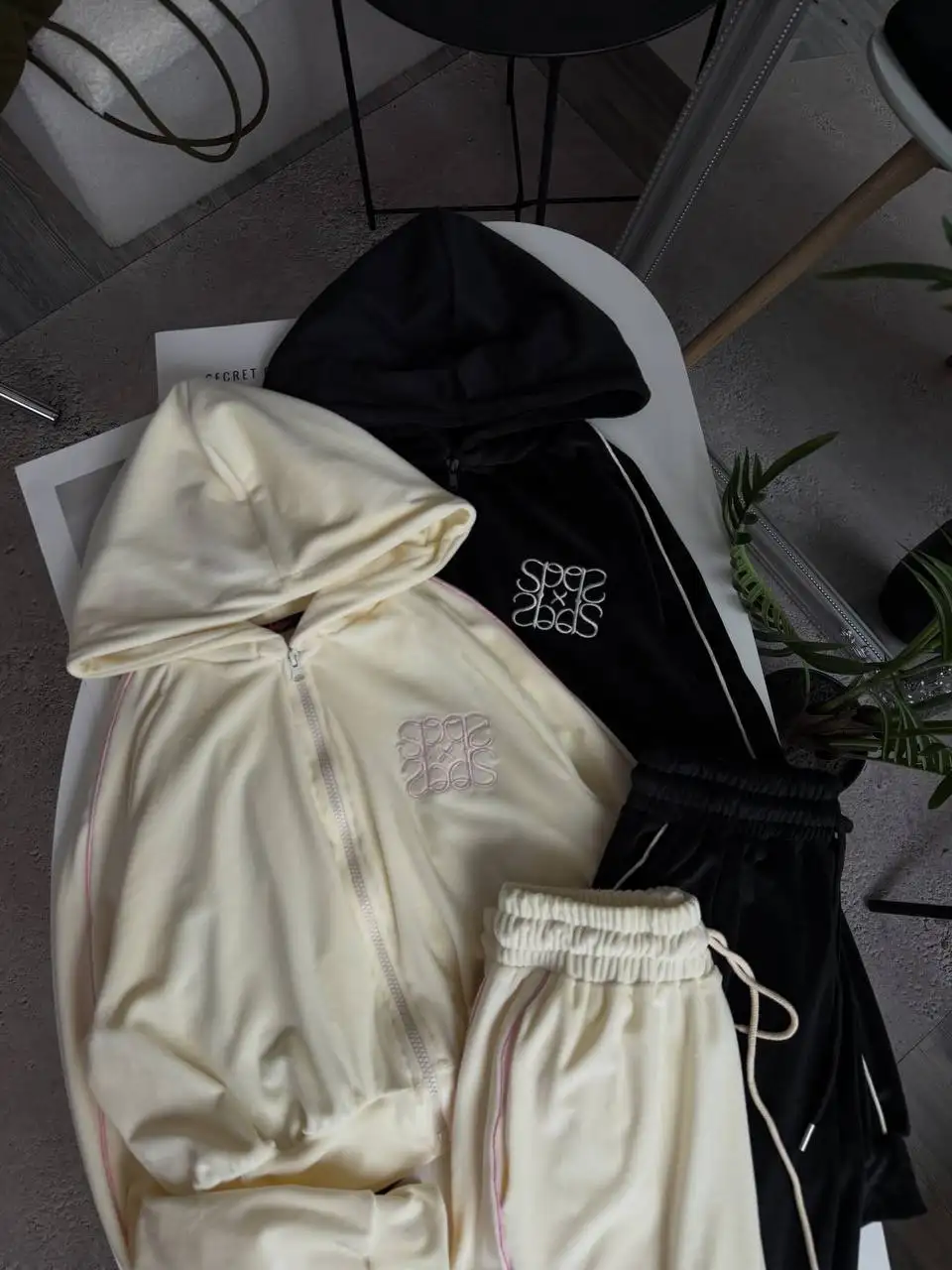 Костюм велюр с вышивкой - Одежда в Москва