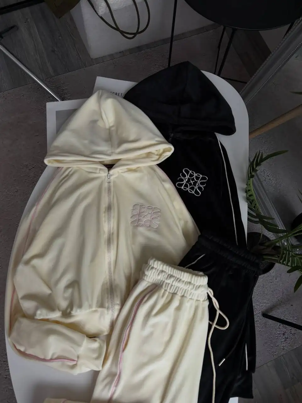 Костюм велюр с вышивкой - Одежда в Москва