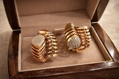 Золотые серьги с бриллиантами 585 пробы - Номера автомобильные в Москва