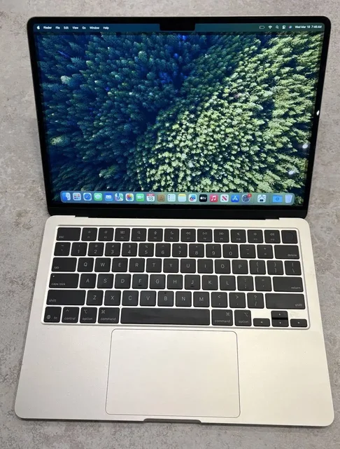 Продам Macbook Air M4 16/256 silver - Телевизоры в Москва