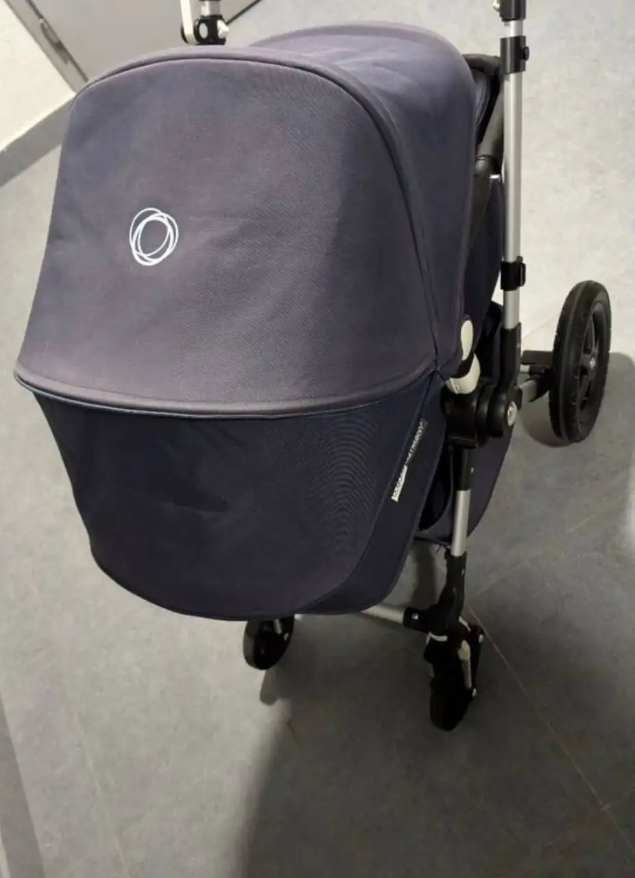 Бесплатные детские вещи и коляска 3в1 - Детские товары (Барахолка) в Москва