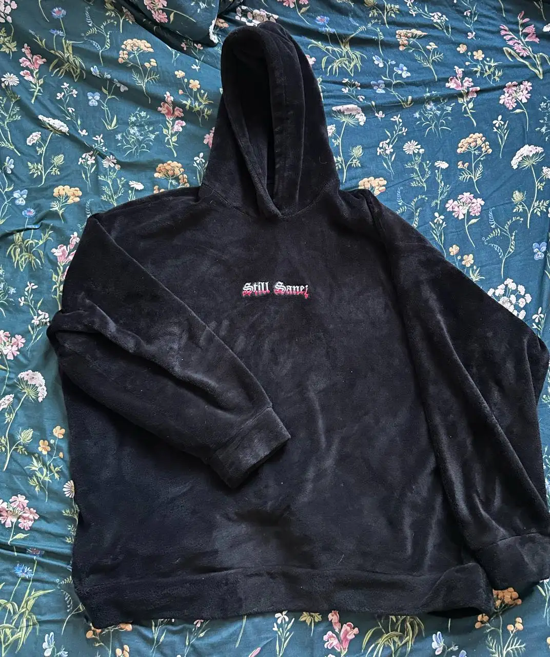 Продам худи с нашивкой паучей Лилии - Верхняя одежда (Одежда) в Москва