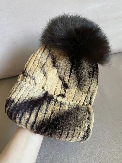 Продам зимние шапки: с ушами и без - Женская и детская одежда в Москва