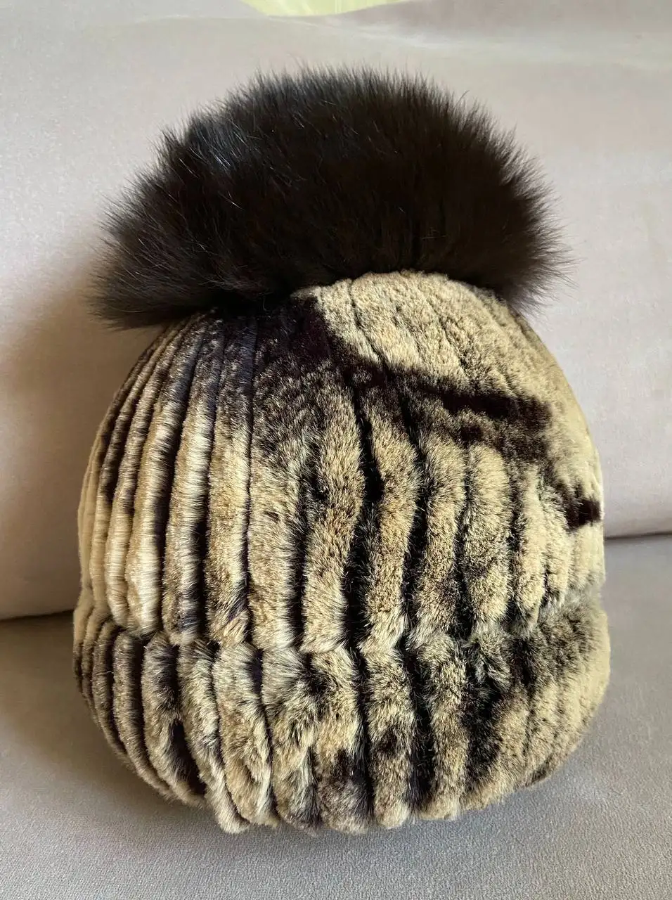 Продам зимние шапки: с ушами и без - Головные уборы (Одежда) в Москва