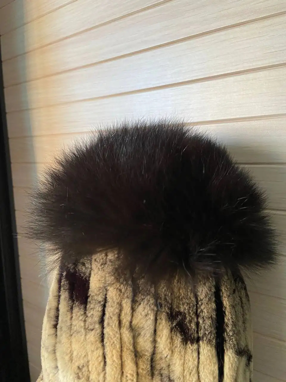 Продам зимние шапки: с ушами и без - Головные уборы (Одежда) в Москва