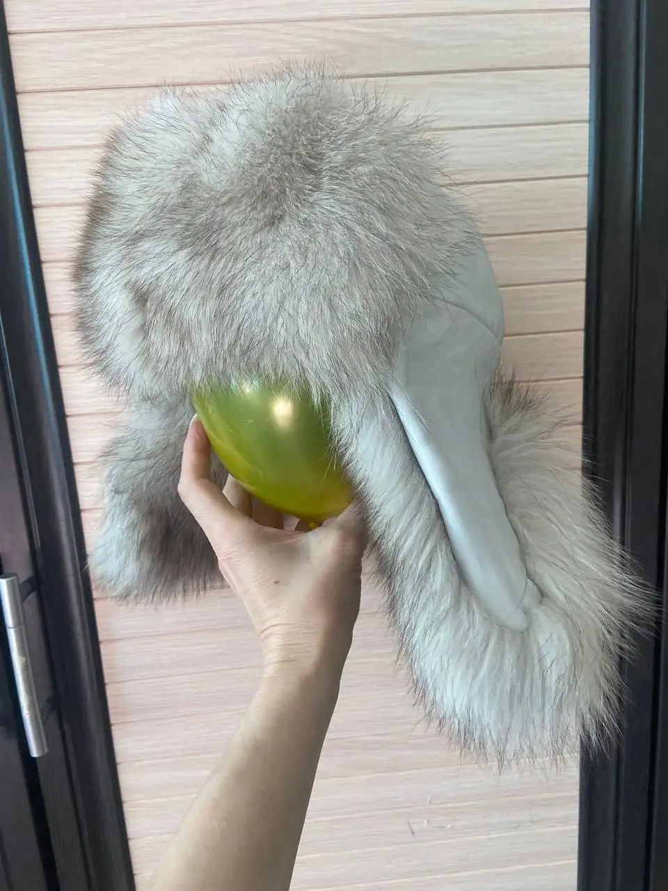 Продам зимние шапки: с ушами и без - Головные уборы (Одежда) в Москва