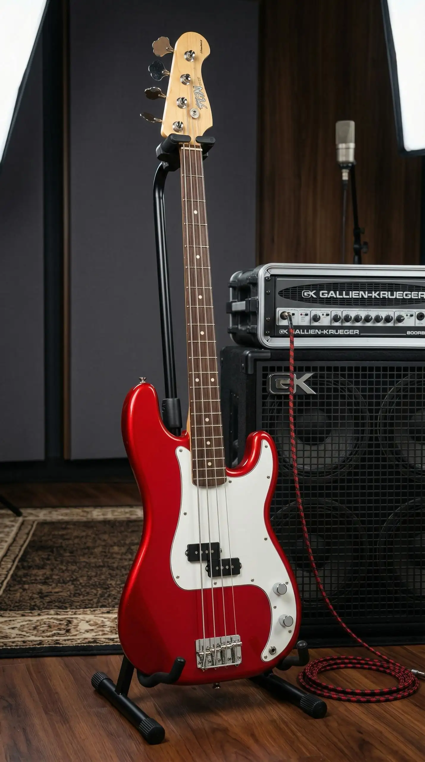 Продажа бас-гитары для выступлений - Музыкальные инструменты (Барахолка) в Москва