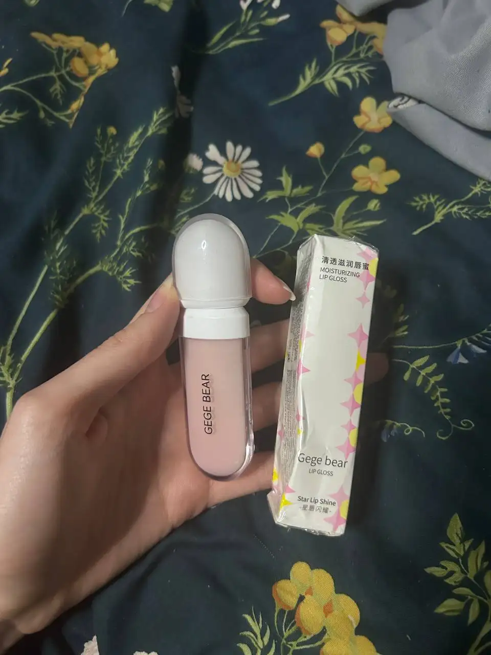 Продам блеск для губ и жидкие румяна - Косметика (Красота и здоровье) в Москва