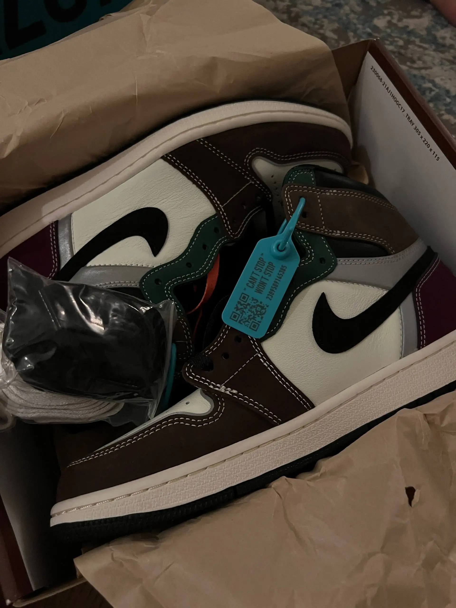 Продам Jordan Air Jordan 1 High OG “Hand Crafted” - Обувь (Одежда) в Москва