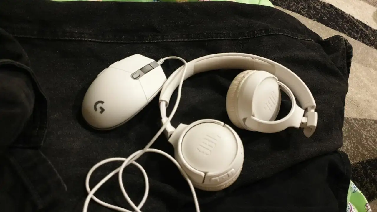 Продажа наушников JBL и игровой мыши Logitech G102 - Аудиотехника и периферия (Электроника) в Москва