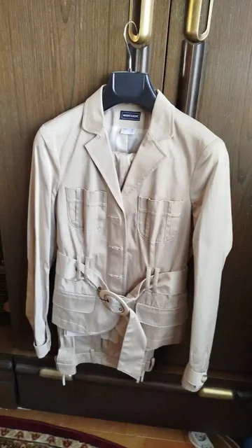 Продам брючный костюм - Свадебные платья в Москва