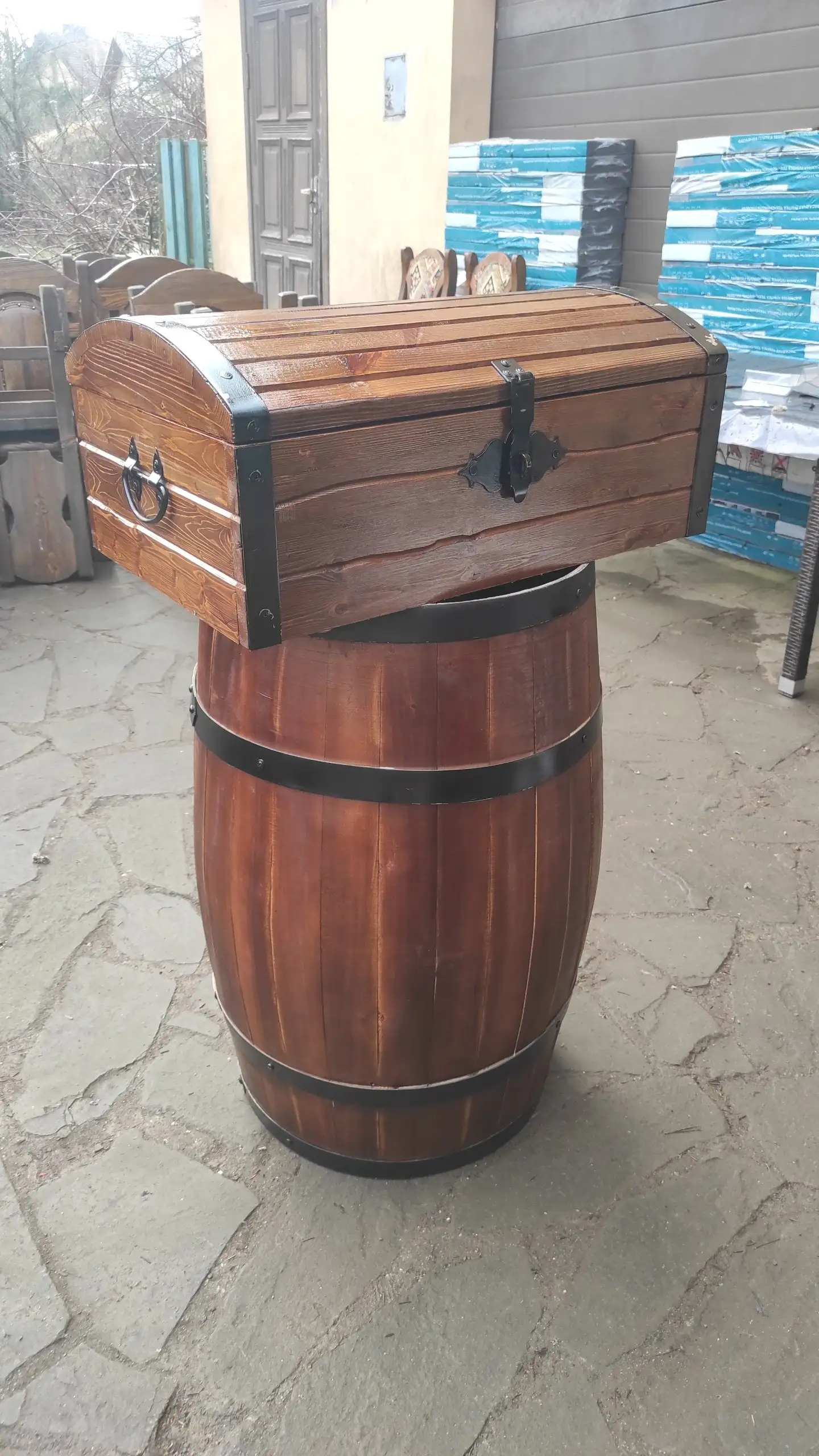 Продажа сундуков и декоративных бочек из массива дерева - Мебель (Барахолка) в Москва