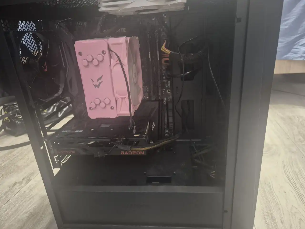 Компьютерные комплектующие: процессор Intel Core i7-7820X, видеокарта RX 6500XT, ОЗУ 16GB