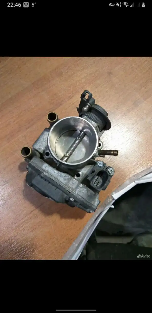 Дроссельная заслонка на Volkswagen Passat B5 1.6 AHL - Автозапчасти (Запчасти) в Ярославль