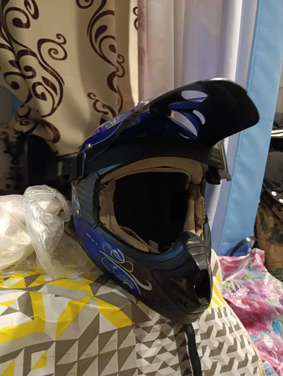 Продам шлем с очками - Спортивное снаряжение (Хобби и отдых) в Ярославль