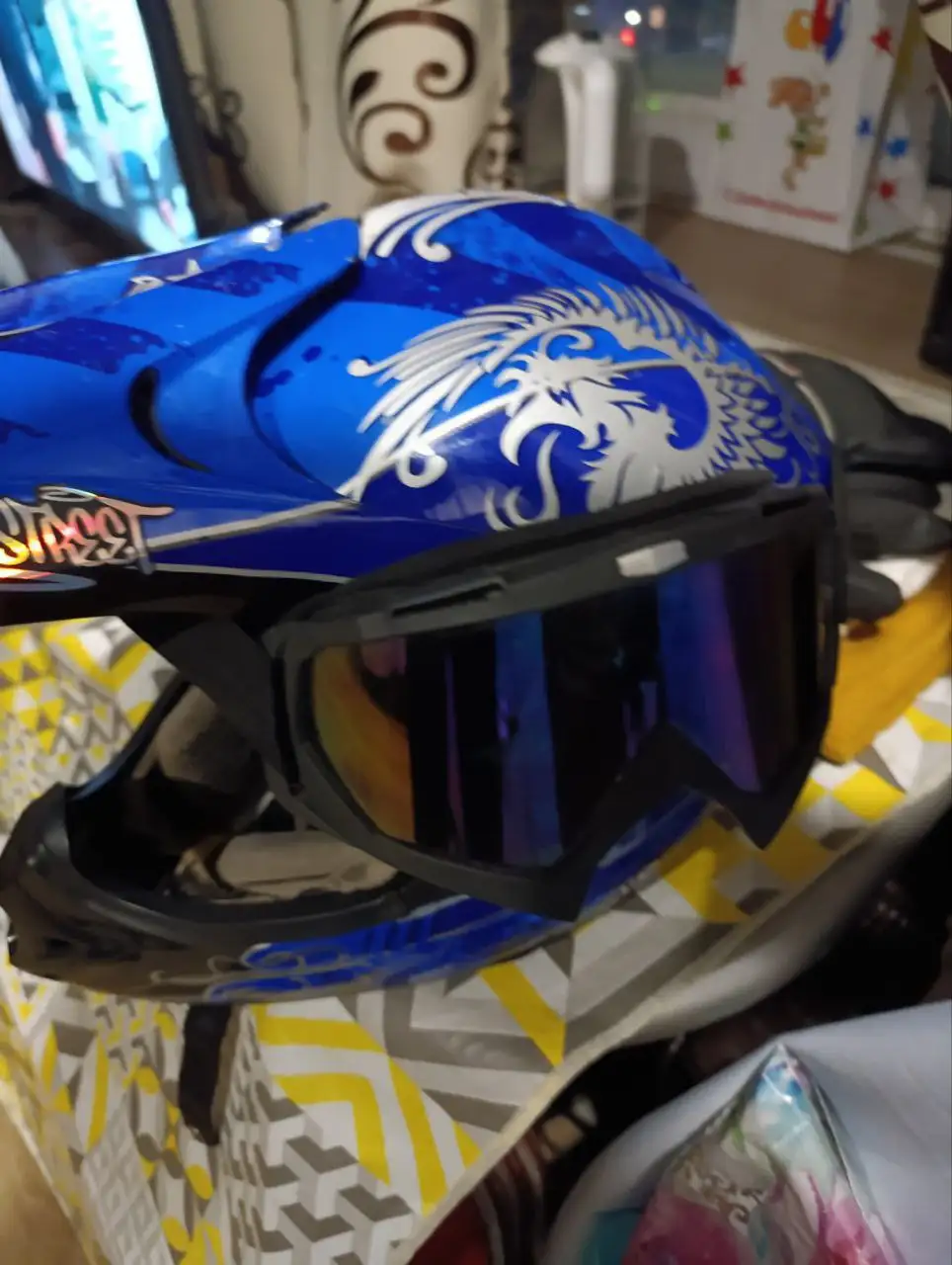 Продам шлем с очками - Спортивное снаряжение (Хобби и отдых) в Ярославль