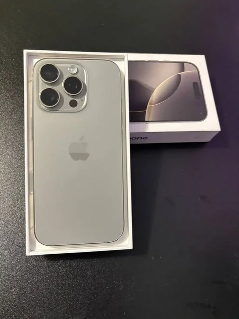 Айфон 16 про в отличном состоянии - Умные часы и браслеты в Ярославль