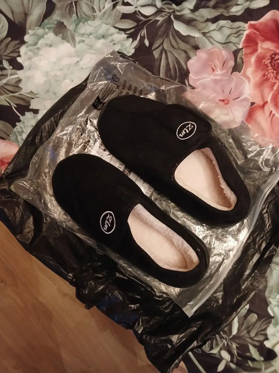 Продажа новых тапок с мехом на липучках - Обувь (Одежда) в Ярославль