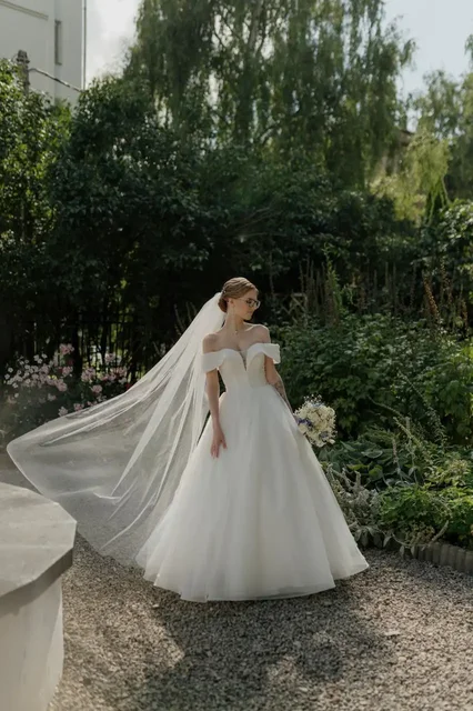 Продам свадебное платье - Купальники в Ярославль